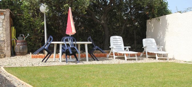 Repos et repas sous le chêne 