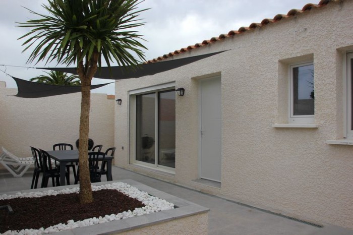 terrasse arborée de la maison