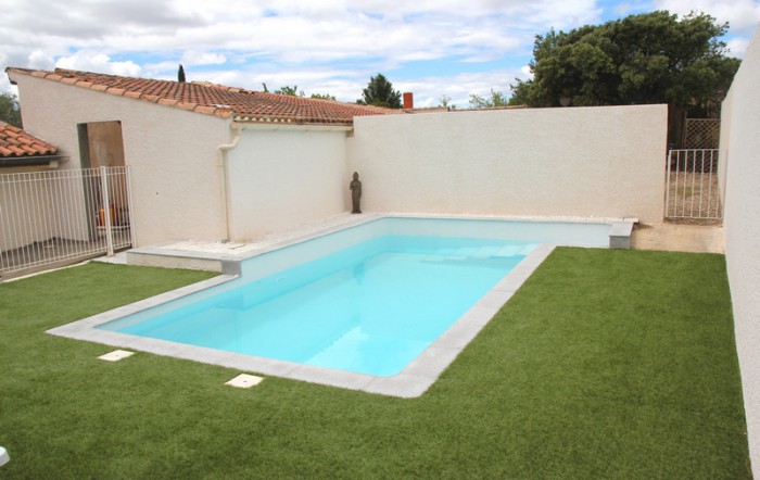 Piscine de la location meublée dans l'Hérault