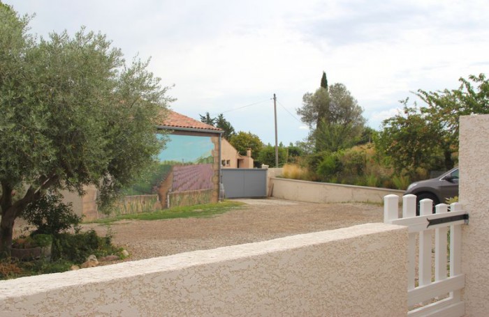 la vue sur la cour depuis le studio